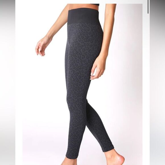 NikiBiki Soft Stretch High Waist Leopard Seamless Legging. Black EUC OS One Size - Picture 1 of 6